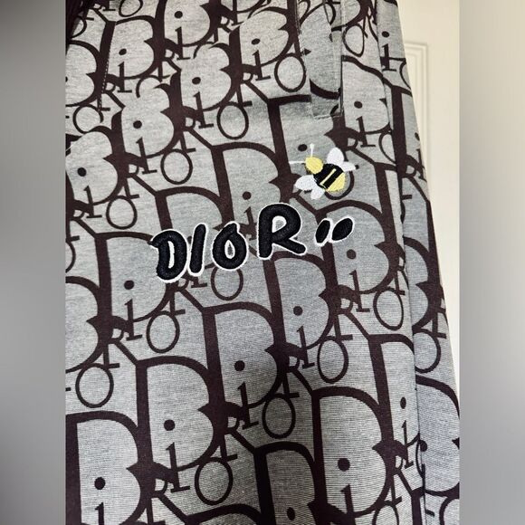 Black and Gray Patterned Sweatpants with Bold Design - Picture 2 of 10